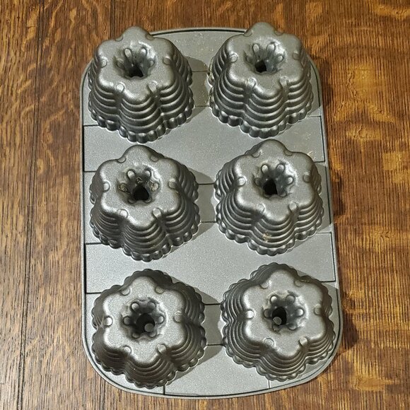 Nordic Ware Bundt Festival 12 Mini Cakelet Baking Pan - Picture 4 of 8